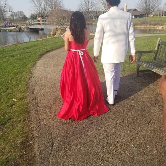 WORN 1X! RED PROM DRESS PROM DAVIDS BRIDAL! SIZE 6 - Picture 8 of 9